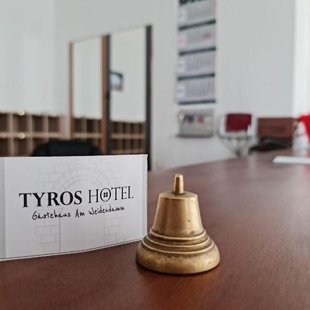 Tyros Hotel Und Gaestehaus Am Weidendamm Hanover Exterior photo