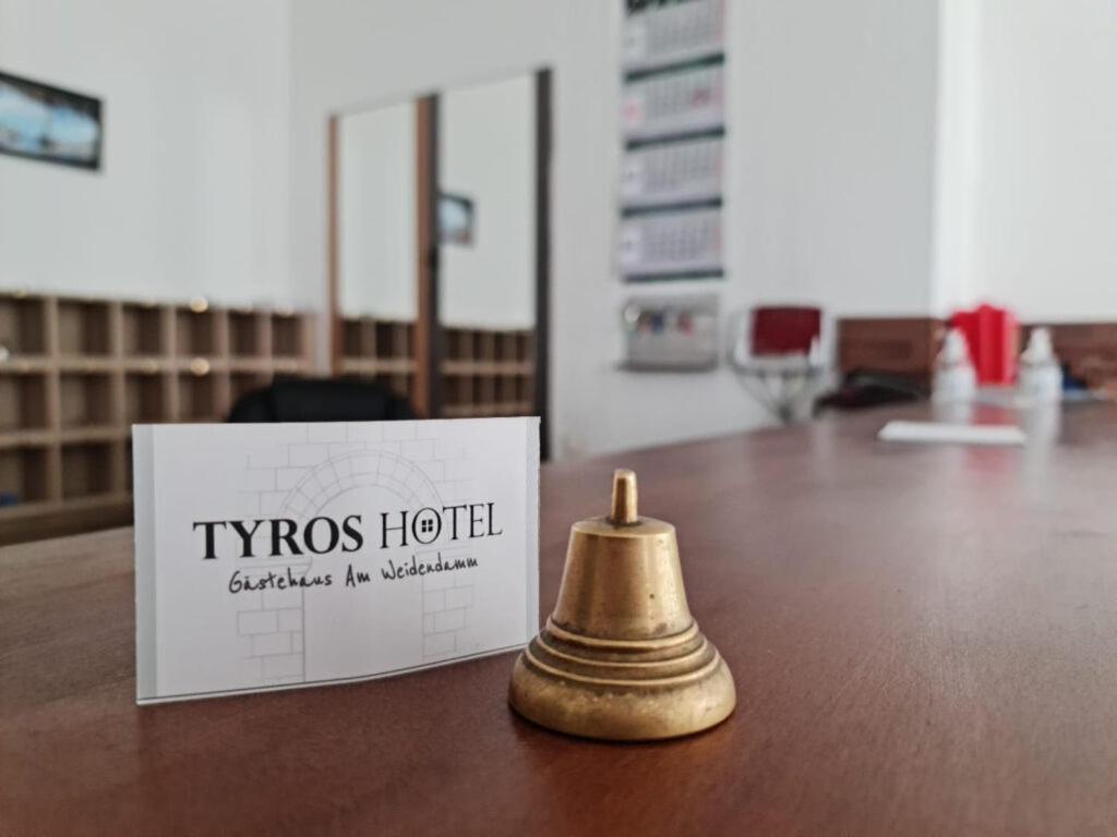 Tyros Hotel Und Gaestehaus Am Weidendamm Hanover Exterior photo