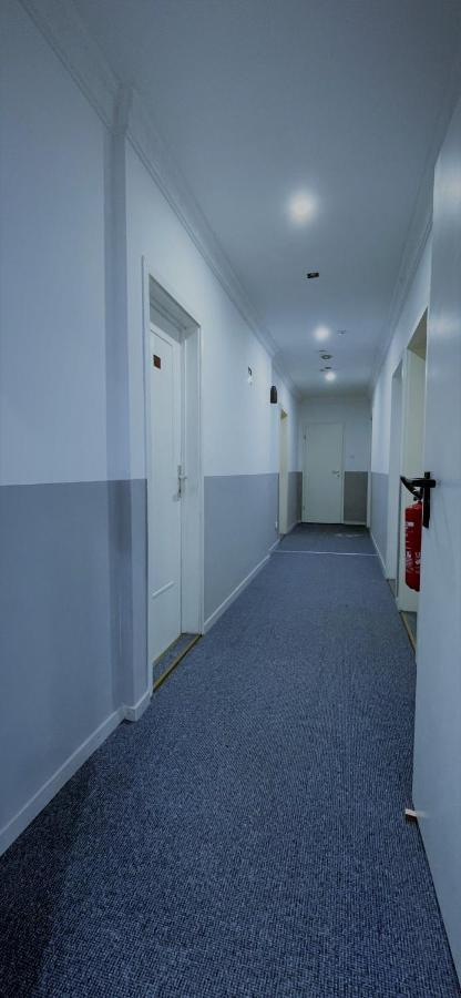 Tyros Hotel Und Gaestehaus Am Weidendamm Hanover Exterior photo