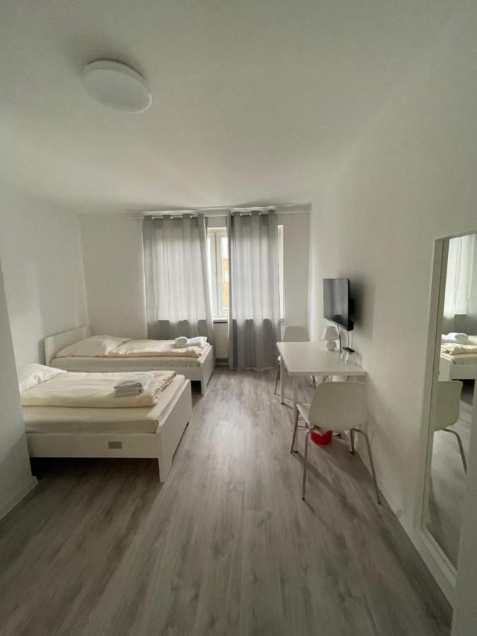 Tyros Hotel Und Gaestehaus Am Weidendamm Hanover Exterior photo